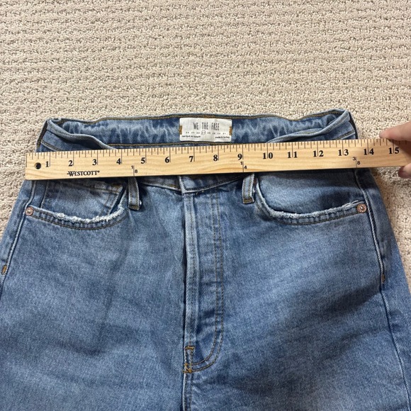 We The Free Distressed Denim Jeans Women's Size 27 Light Wash Raw Hem Knee Rip - Picture 8 of 10